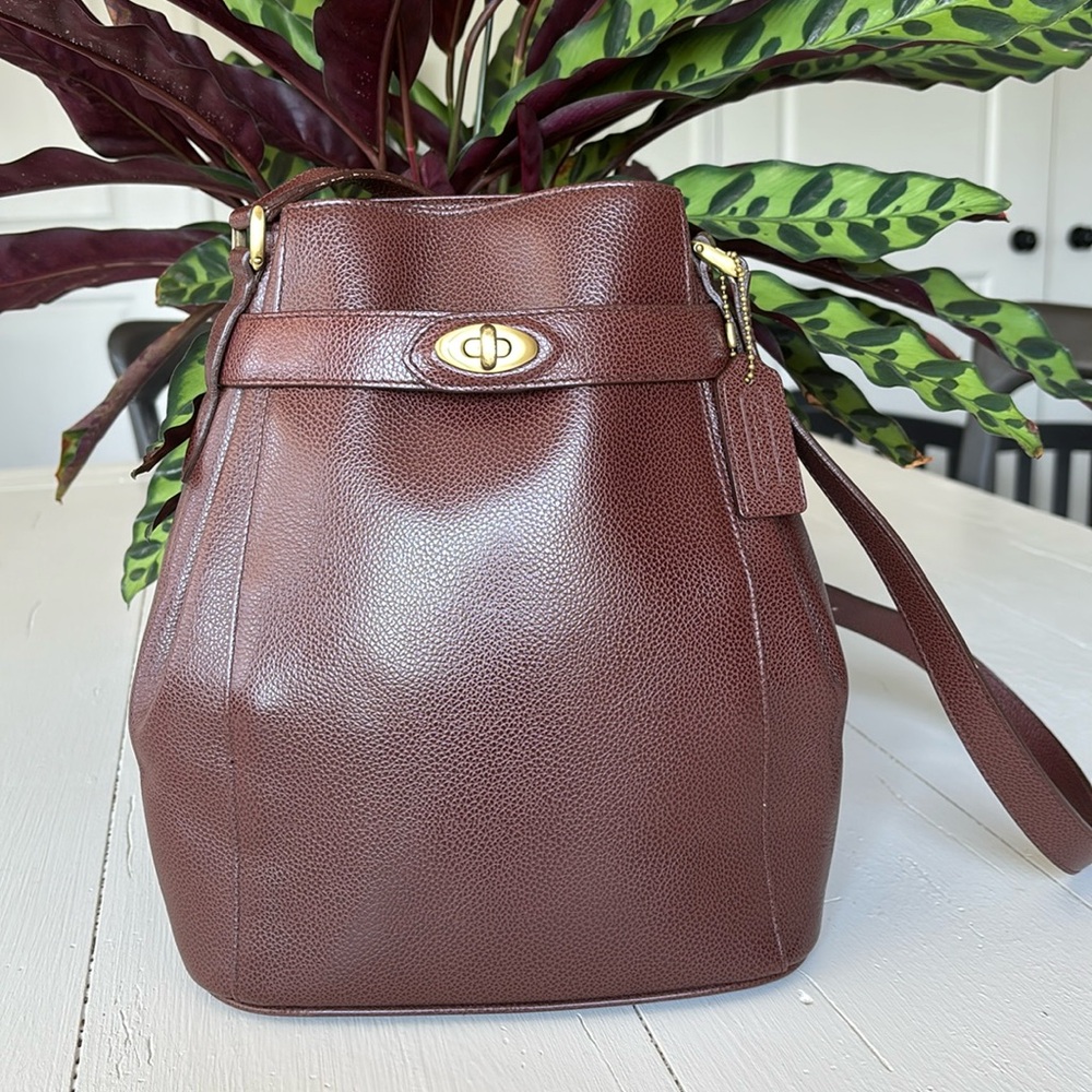 SOLD!
Vintage Coach Deauville in Beechnut? #4426